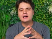 Cati bani face Selly din YouTube